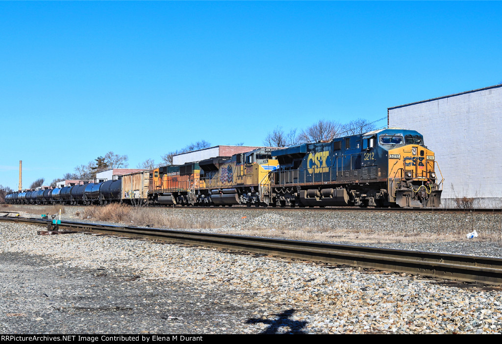 CSX 5212 on B-725